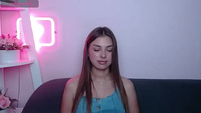 MilanaAngelAs live cam on StripChat