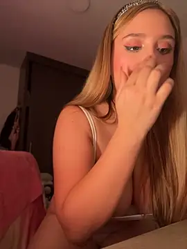 MoraInFire live cam on StripChat