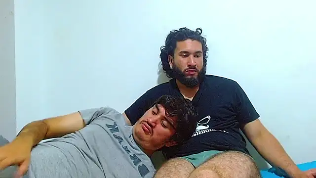 biglatin80 live cam on StripChat