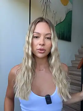 LiaLemo live cam on StripChat