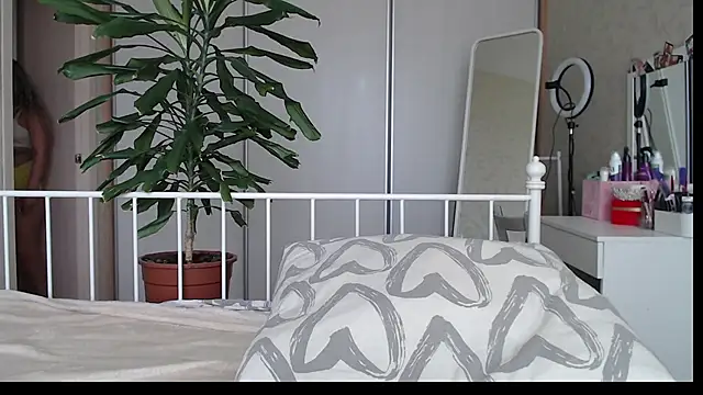 shyevaa (F young) - Help me cum