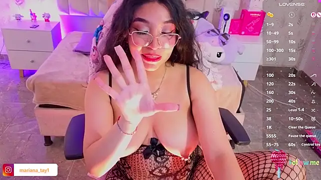 MARIANA_TAY1 live cam on StripChat