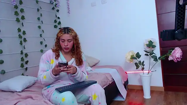 sarabubbie (Ask my age) - Get naked