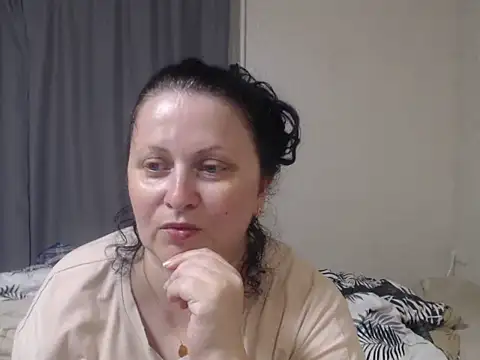 Lillian2 live cam on StripChat