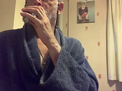 Moonraker64 live cam on StripChat
