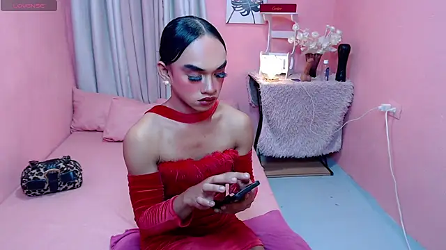 VivienneLuxe live cam on StripChat