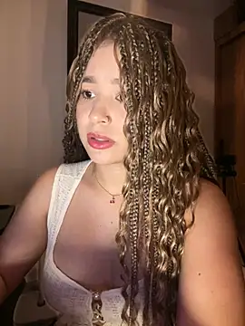 bella_parisi live cam on StripChat