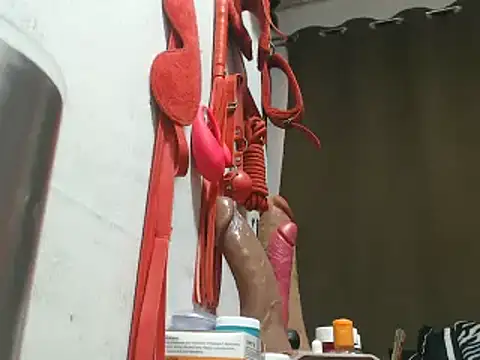 30cmHORSECOCKSELFSUCKER live cam on StripChat
