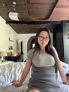 xiaozz-001 live cam on StripChat