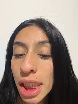 Lucyjoi live cam on StripChat