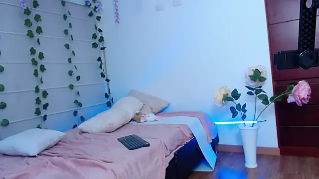Sarabubbie live cam on StripChat