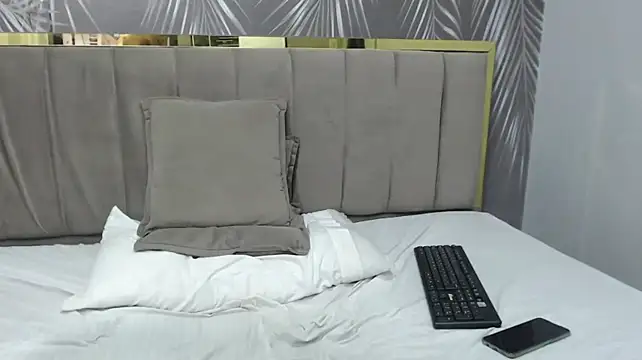 tombakker live cam on StripChat