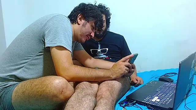 biglatin80 live cam on StripChat