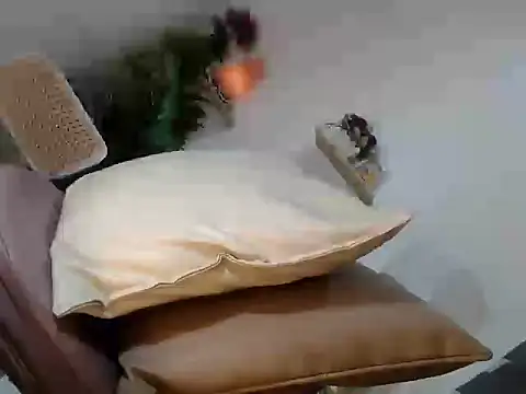 scarlett_brownx69 live cam on StripChat