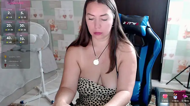 korolek12 (F milf) - fucking pussy with a dildo