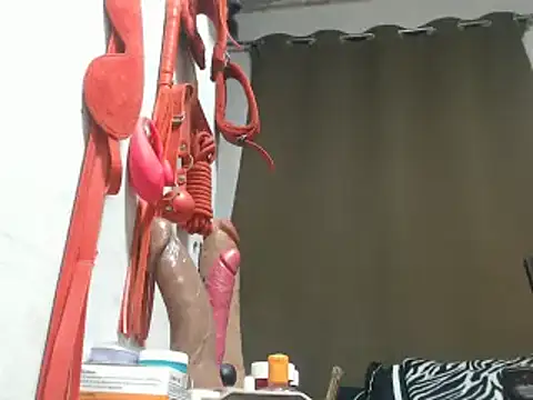 30cmHORSECOCKSELFSUCKER live cam on StripChat
