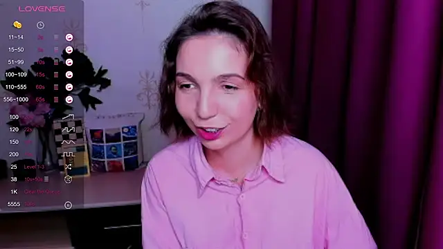 KindHazelHere_ live cam on StripChat