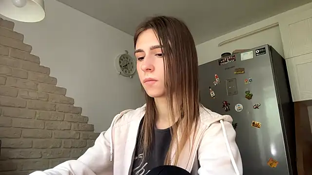 ZaraGuyette live cam on StripChat