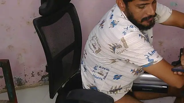 HotXKrish live cam on StripChat