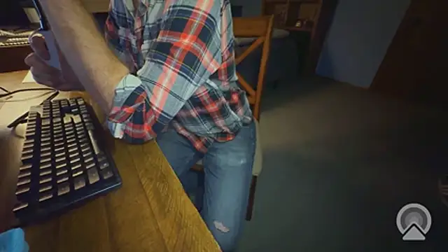 chrisw8140 live cam on StripChat