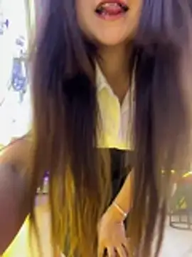 luna-sisi live cam on StripChat