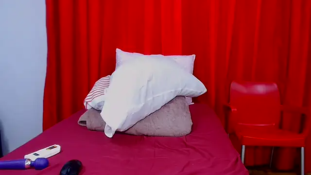 SexyBustyBoobs live webcam