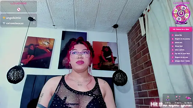 kyliejenner_hot live cam on StripChat