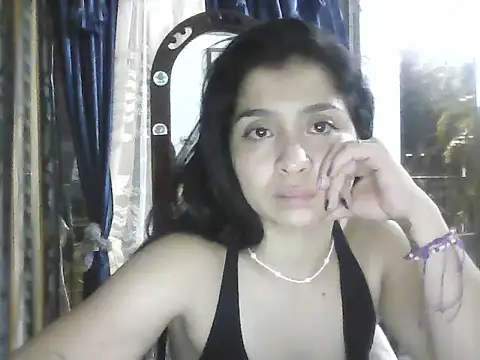 MiaNicole_ live cam on StripChat