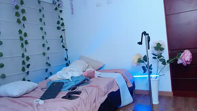 sarabubbie (Ask my age) - Get naked