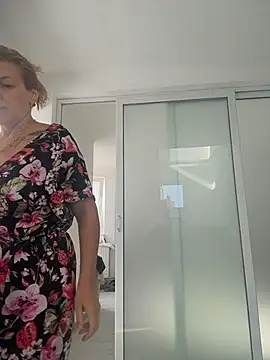 Hot-Milf4U live cam on StripChat