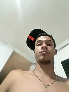 friends_lust_latin live cam on StripChat