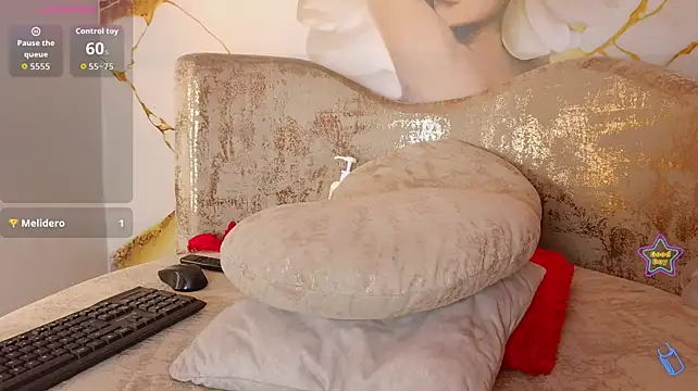 bella_moonlight_cr webcam