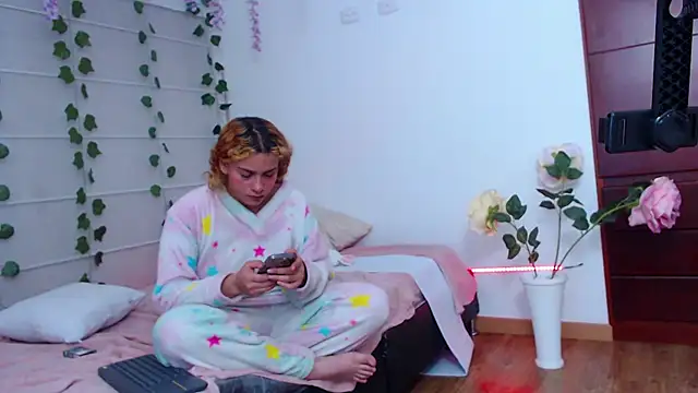 sarabubbie (Ask my age) - Get naked