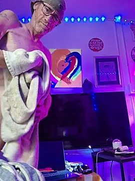 undercover_pornstar (M mature) - cum at sunrise