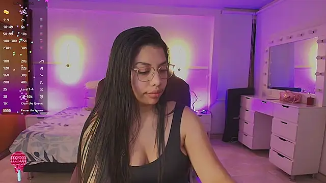 kloe28 (F young) - biting buttocks