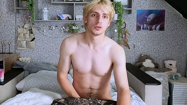 bloodyblondiee (M twink) - flash dick