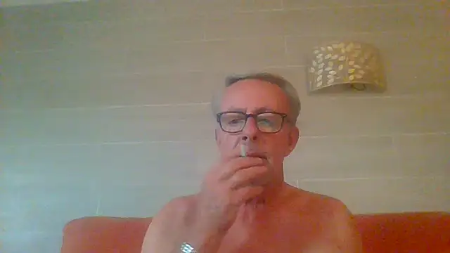 tuggy59 (M grandpa) - close up helmet