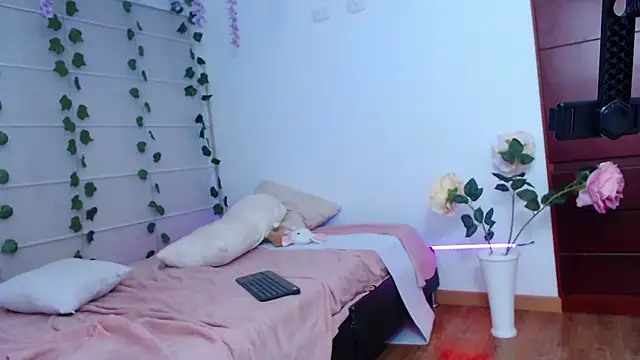 sarabubbie (Ask my age) - Get naked