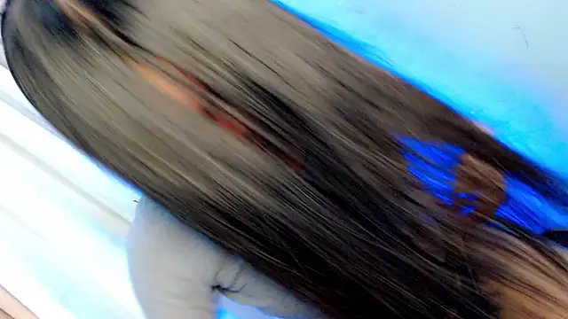 モデル: Amomentoflust202