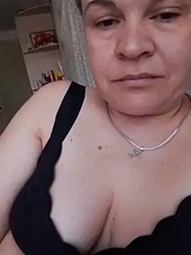 LittleFlower777 live cam on StripChat