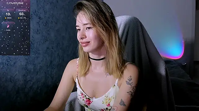 ZoyaMill live cam on StripChat