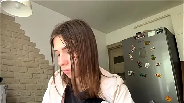 ZaraGuyette live cam on StripChat