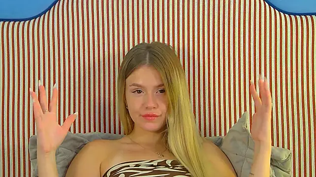 MilanaBalmain live cam on StripChat