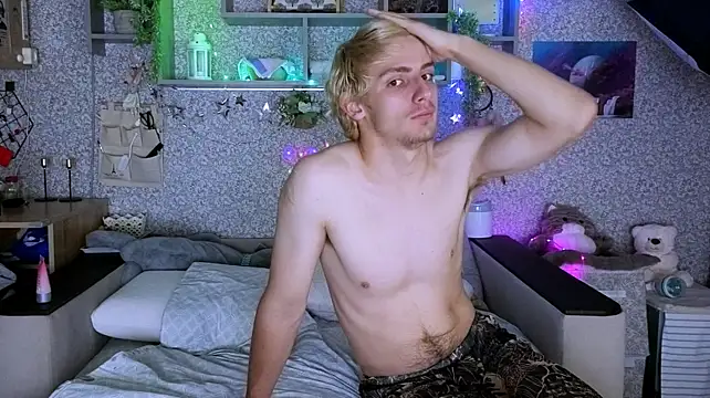 bloodyblondiee (M twink) - flash dick