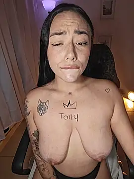 helena_smith live room snapshot on Stripchat