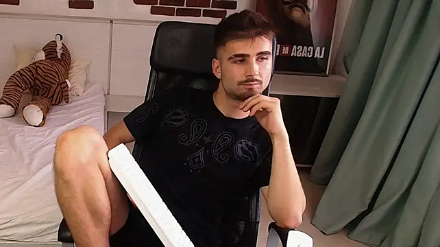 KyloEast live cam on StripChat