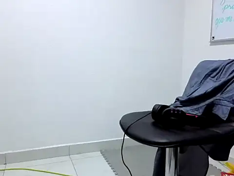 Mi_puta live cam on StripChat