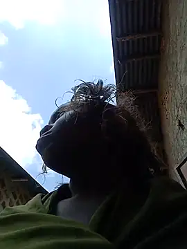 Black_juicy24 webcam