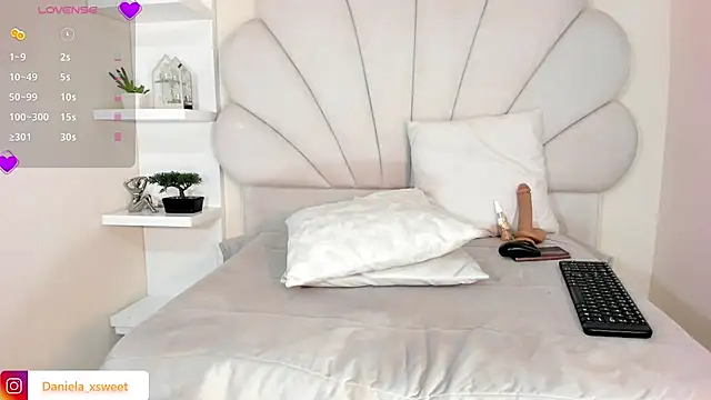 KittenDani live sex cam