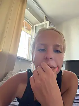 LikaCat live cam on StripChat